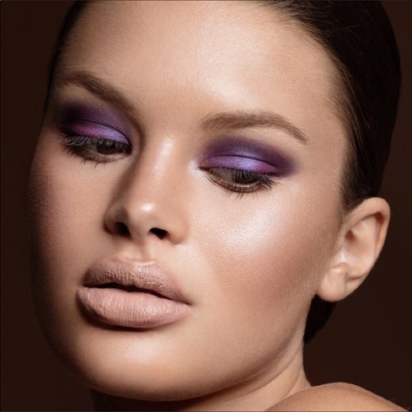 🎉2 X HP🎉 Kylie The Purple Eyeshadow Palette - Picture 13 of 16